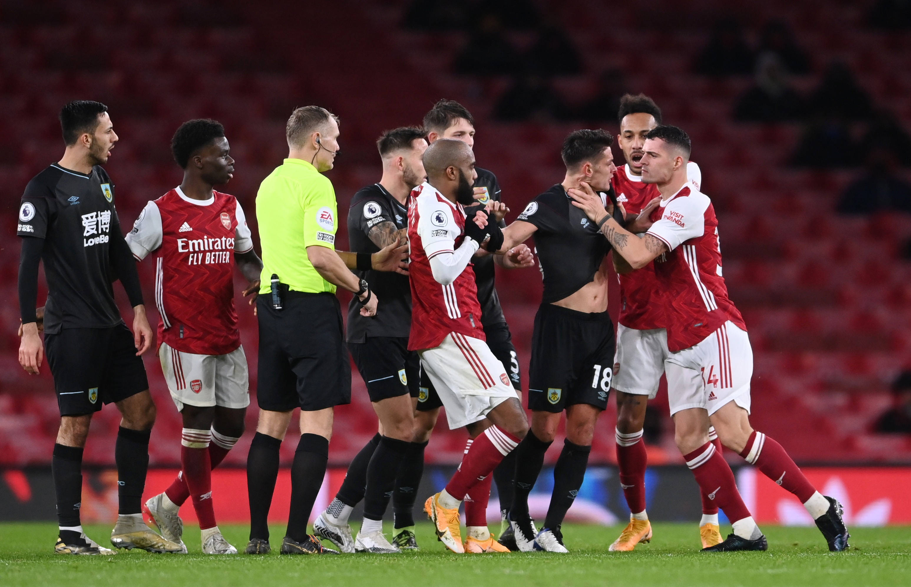 着他在等待 着他在等待